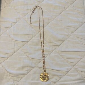 Chic Gold Pendant Necklace